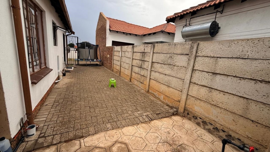 2 Bedroom Property for Sale in Mabopane Unit X North West
